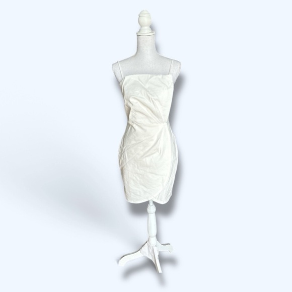 Drinks On Me White Sleeveless Pleated Bodycon Dress Size M NWOT - Picture 4 of 6